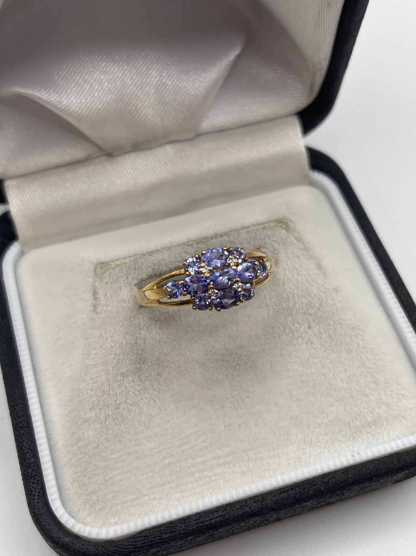 9ct gold tanzanite and diamond ring