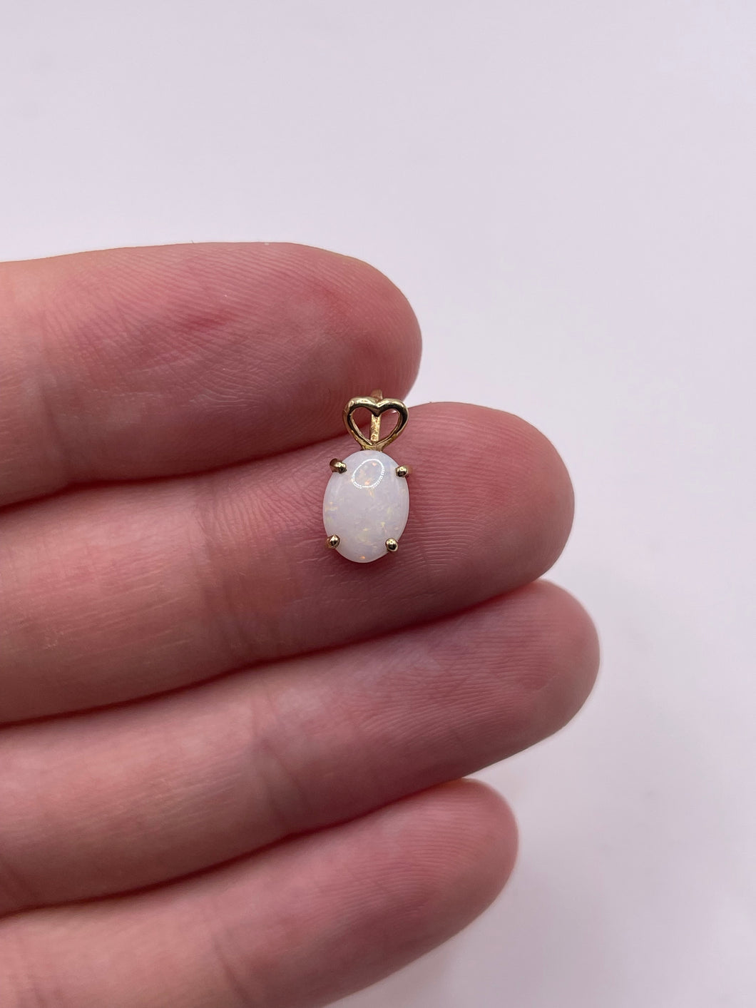 9ct gold opal pendant