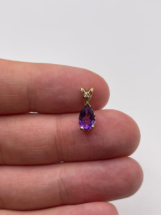 9ct gold amethyst and diamond pendant
