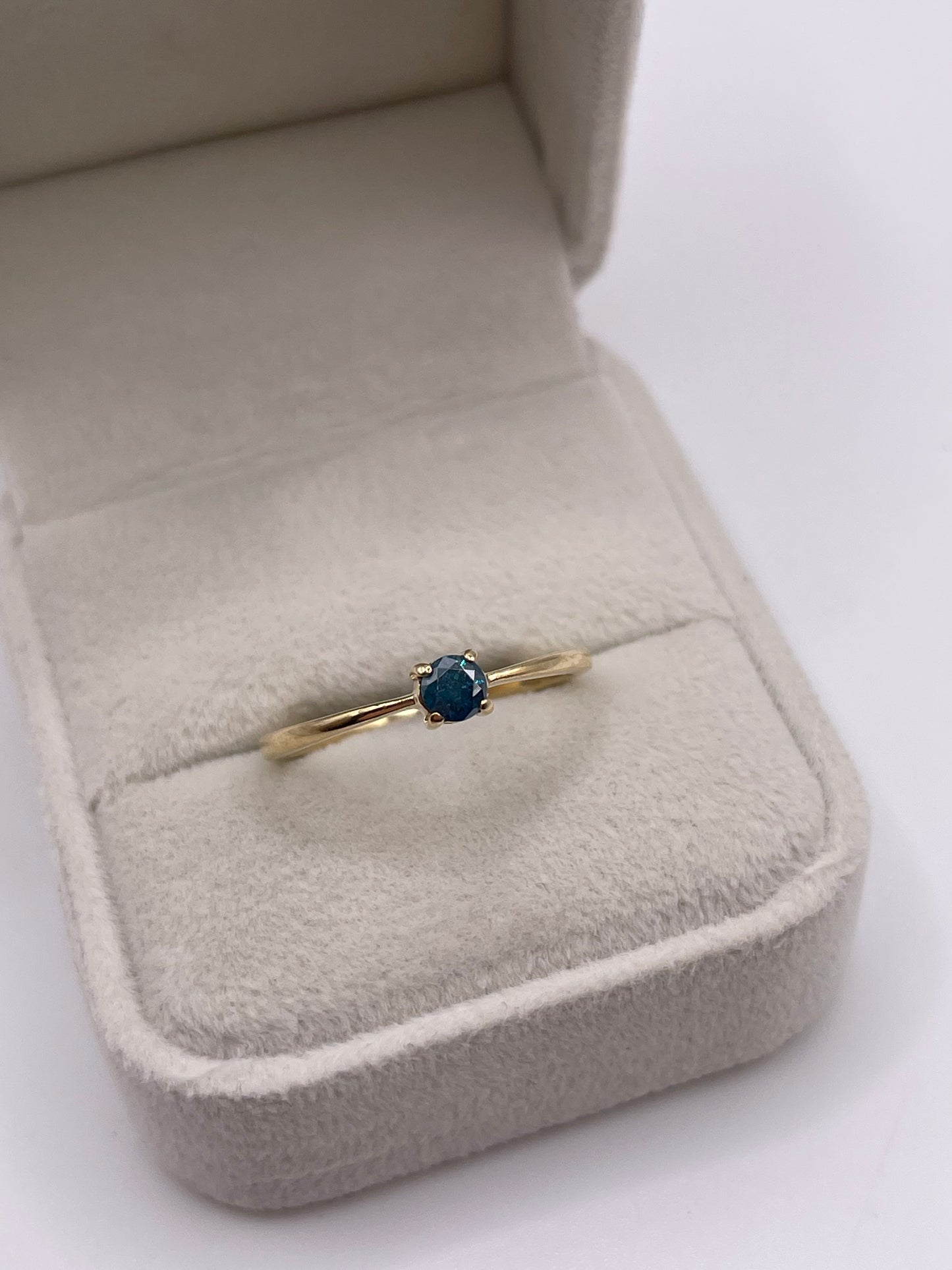 9ct gold blue diamond ring