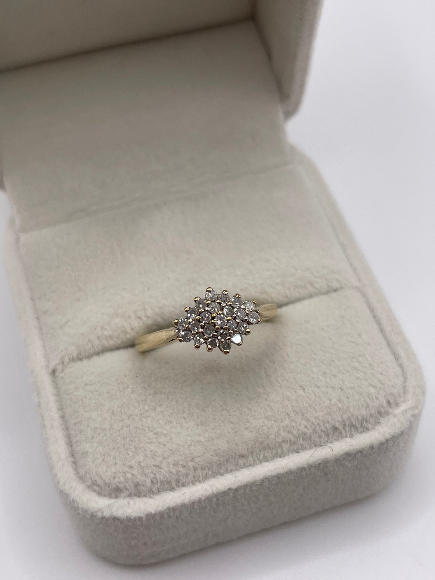 9ct gold diamond cluster ring