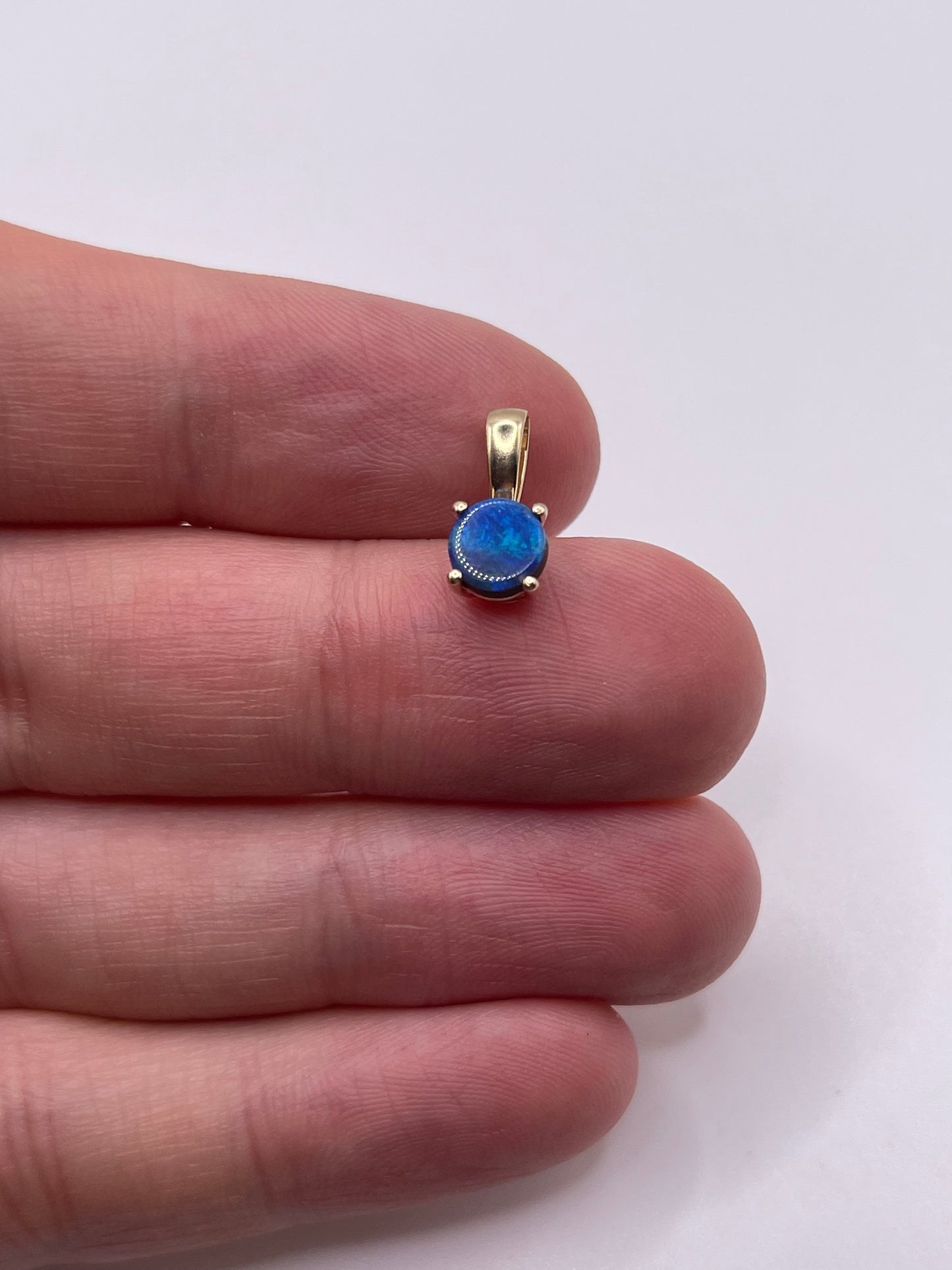 9ct gold opal doublet pendant