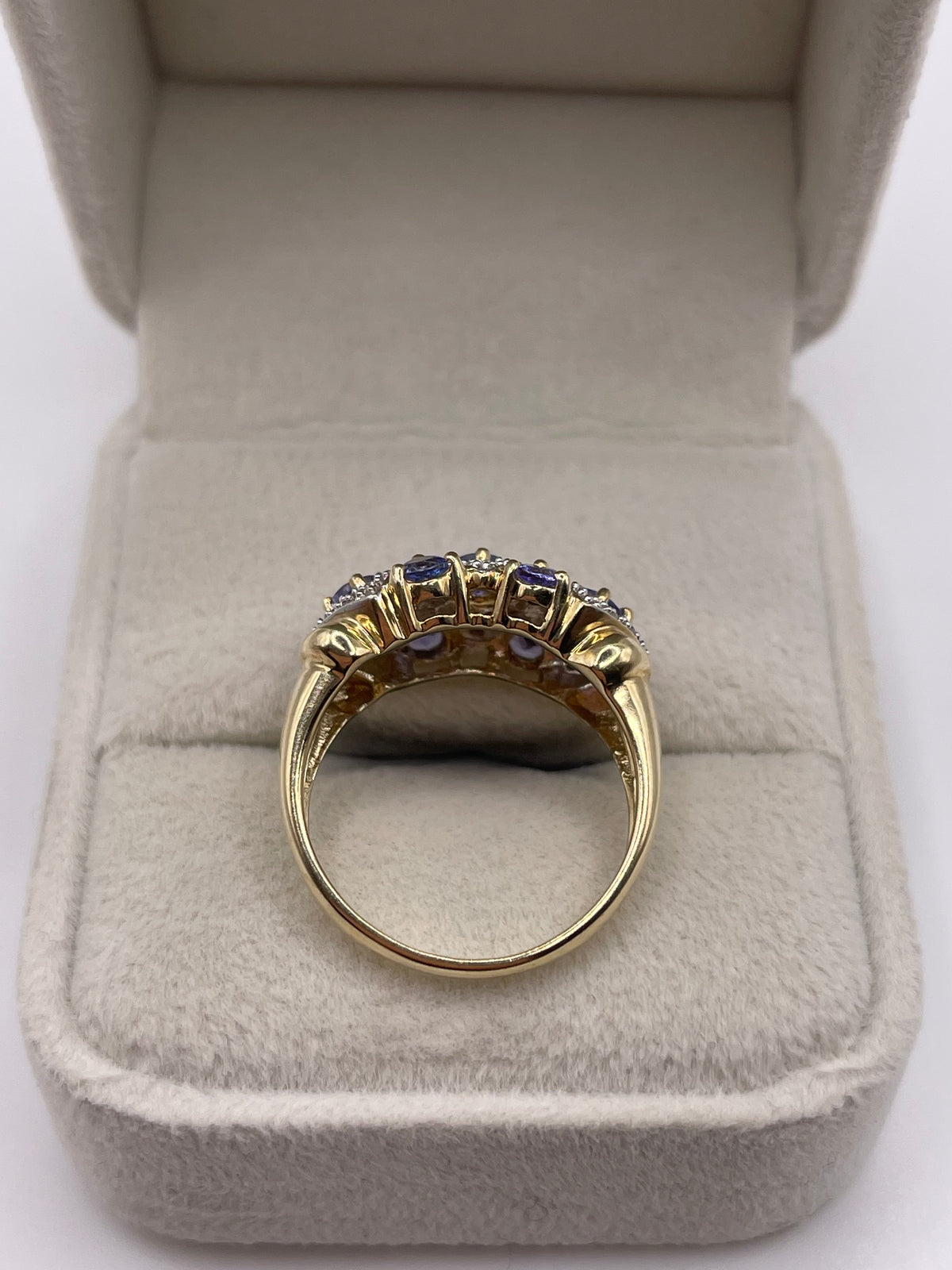 9ct gold tanzanite and diamond ring