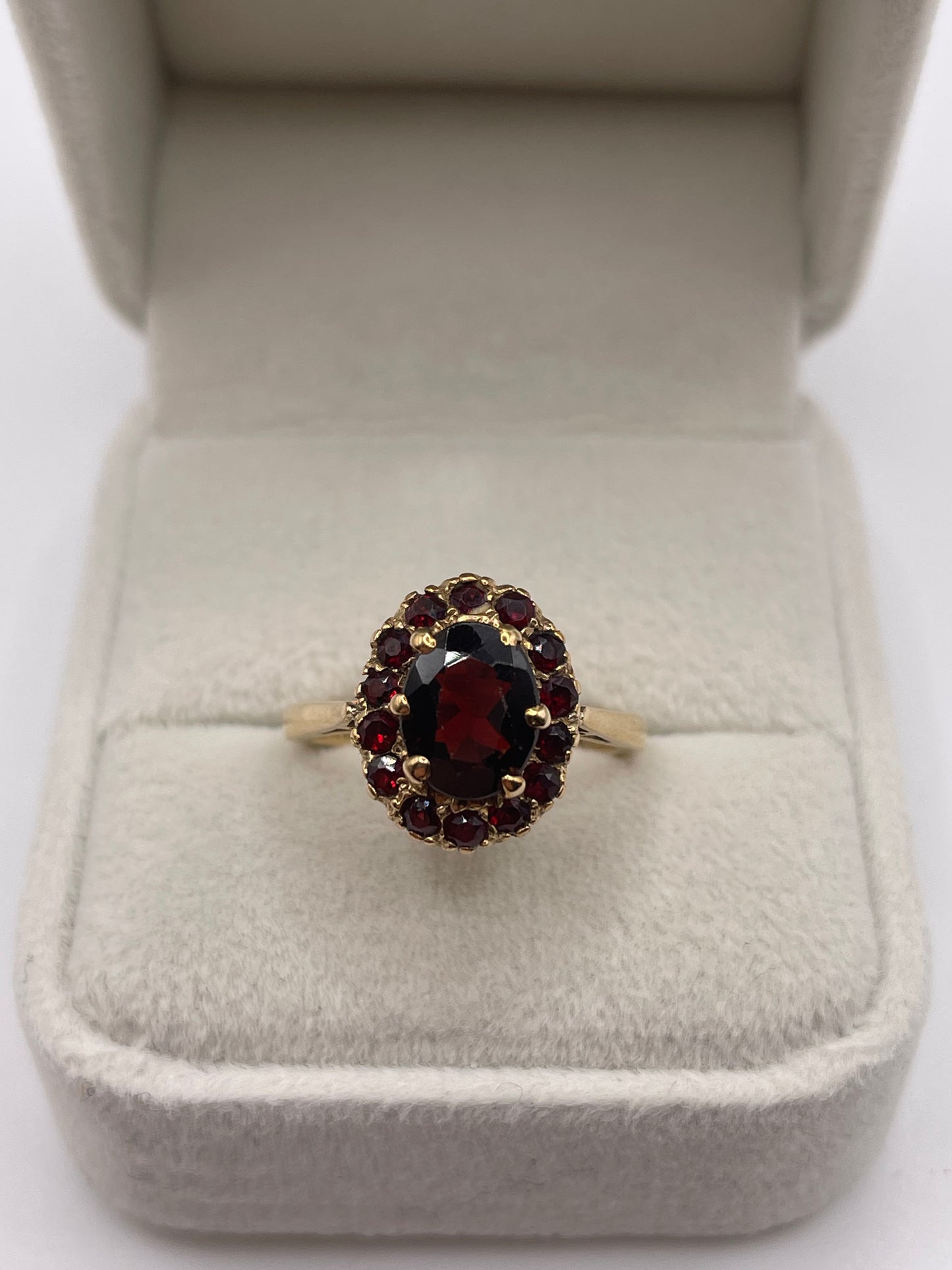 9ct gold garnet cluster ring