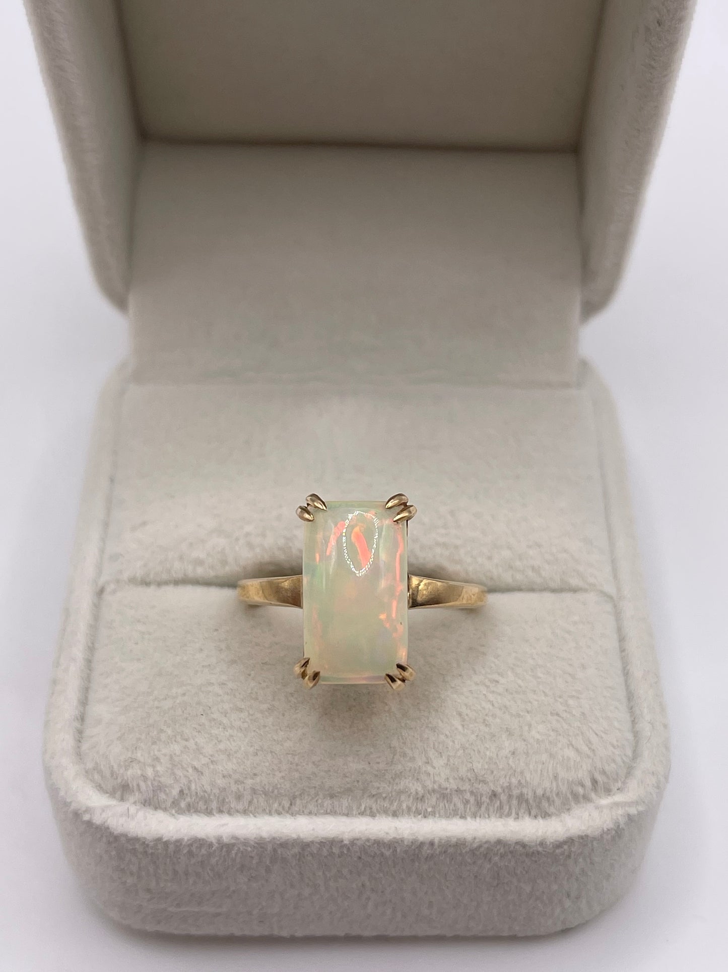 9ct gold opal ring