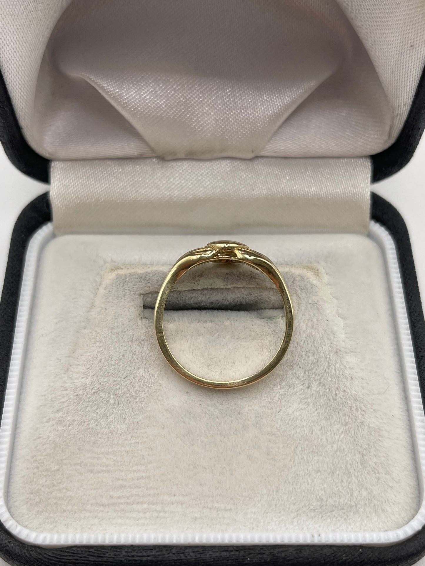9ct gold claddagh ring