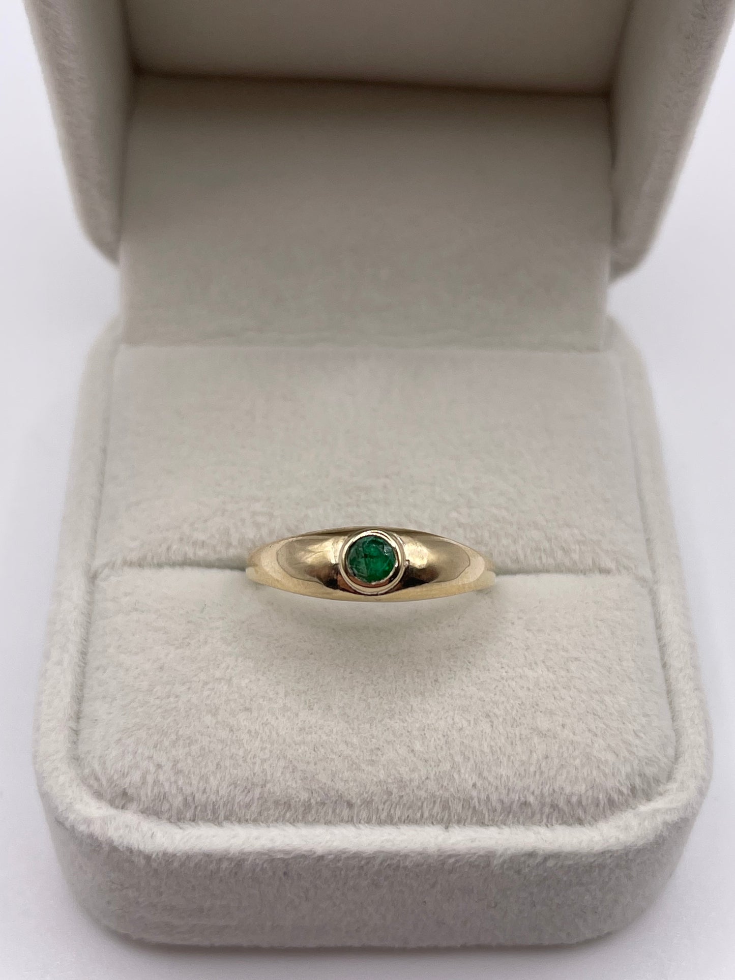 9ct gold emerald gypsy ring