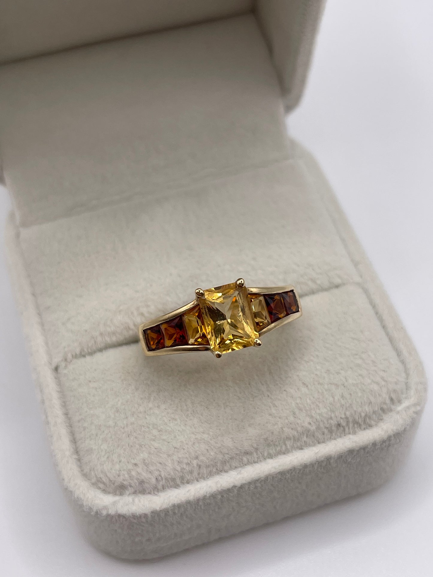 9ct gold citrine ring