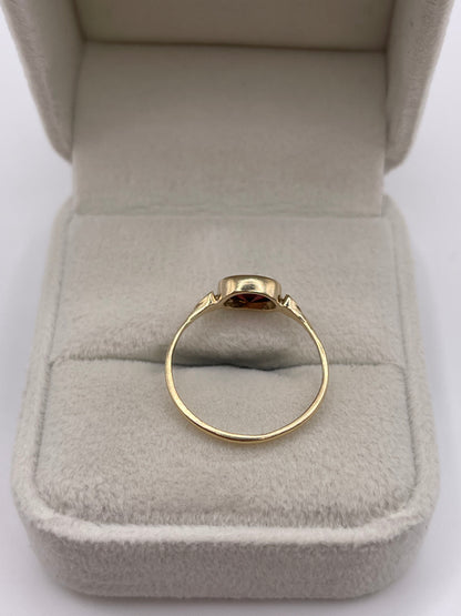 9ct gold garnet ring