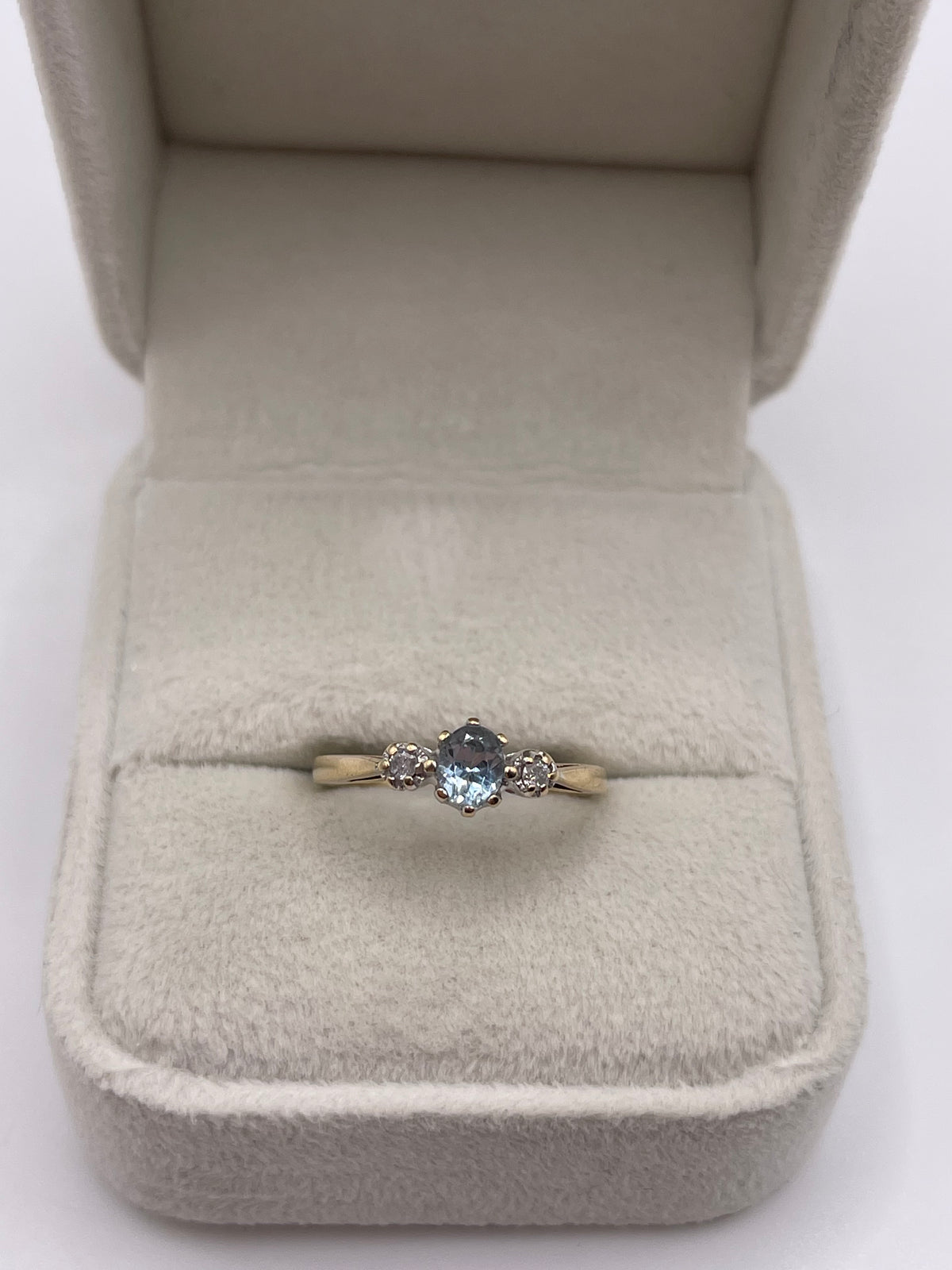 9ct gold aquamarine and diamond ring