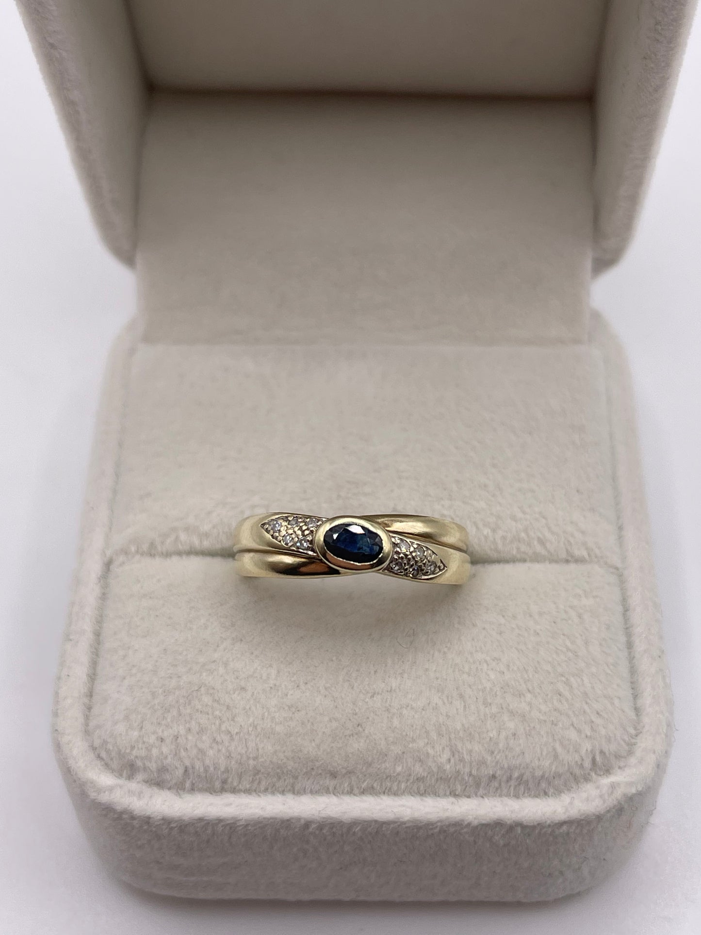 9ct gold sapphire and diamond ring
