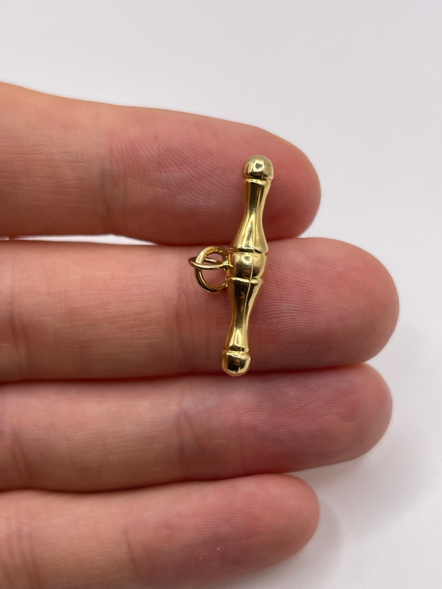 9ct gold t bar pendant