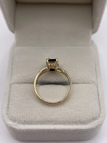 9ct gold garnet ring