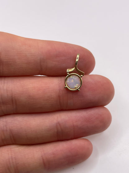 9ct gold opal pendant