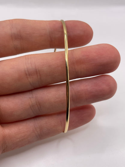 18ct gold diamond bangle