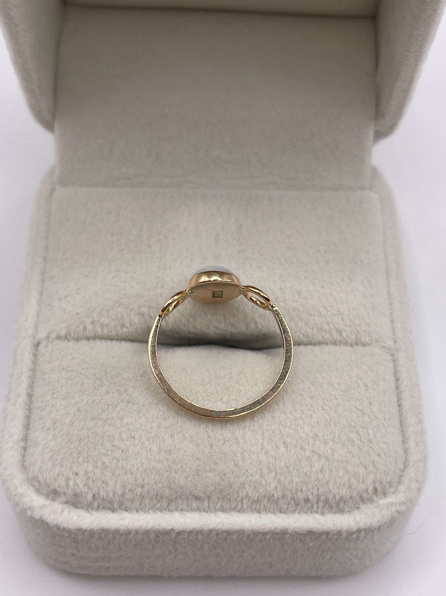 9ct gold opal ring