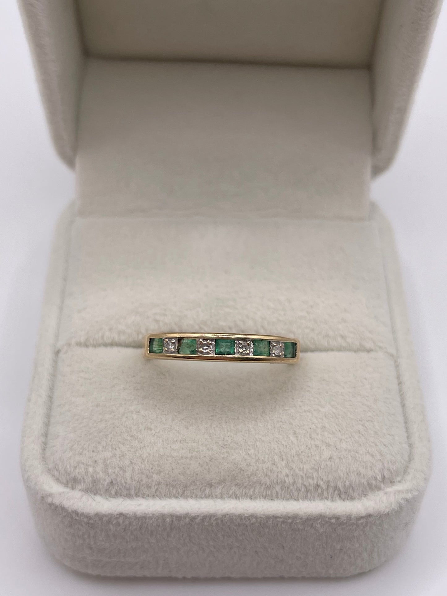 9ct gold emerald and diamond ring
