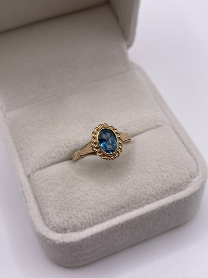 9ct gold blue topaz ring