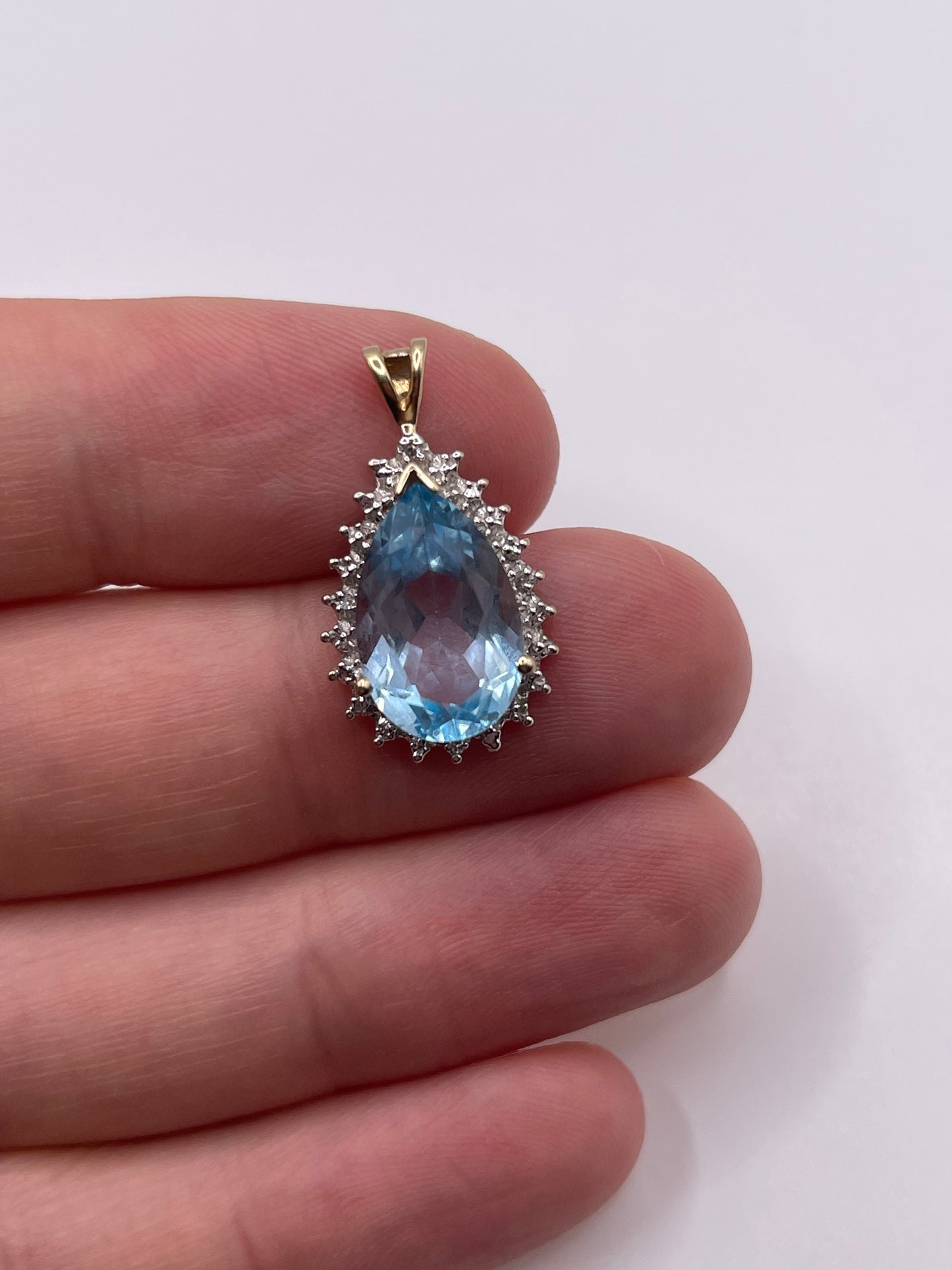 9ct gold topaz and diamond pendant