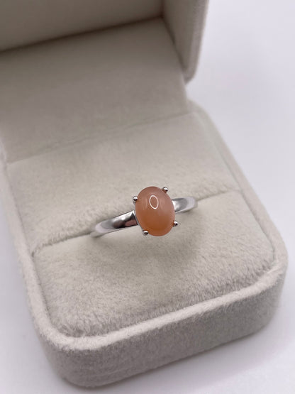 9ct white gold peach moonstone ring