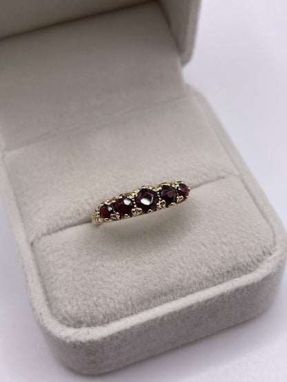 9ct gold garnet ring
