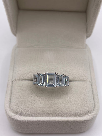 9ct white gold aquamarine ring