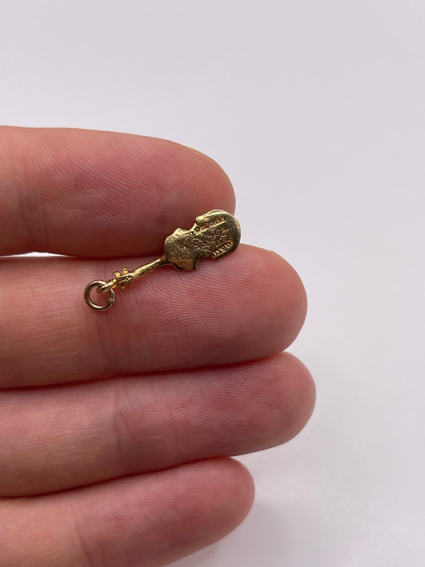 9ct gold violin charm