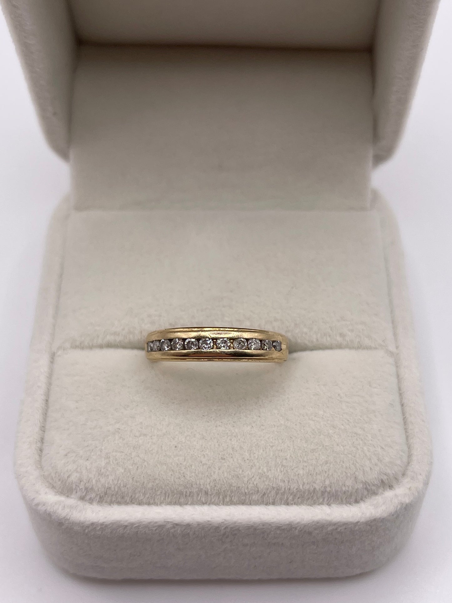 9ct gold diamond ring