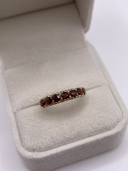 9ct gold garnet ring