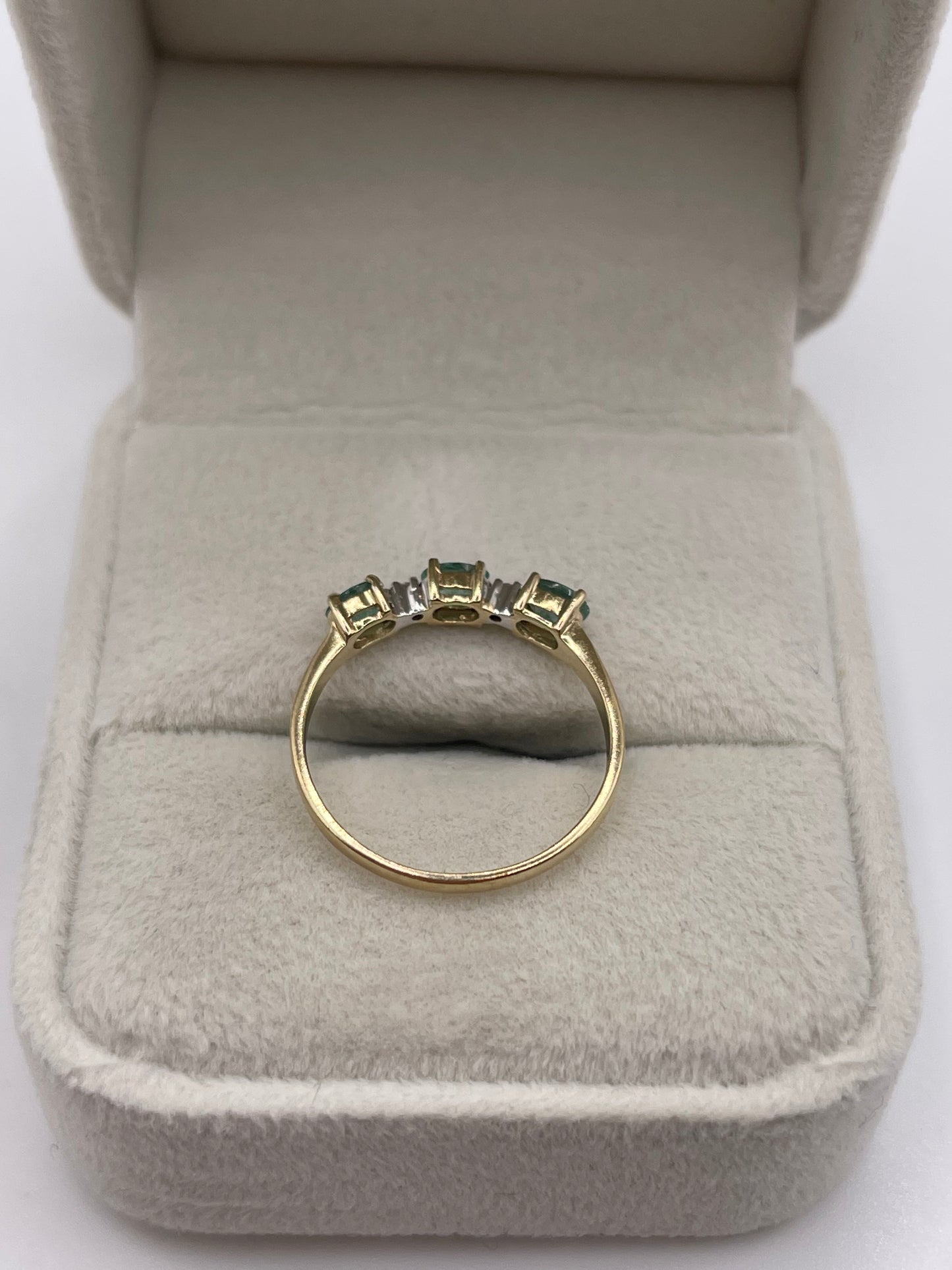 9ct gold emerald and diamond ring