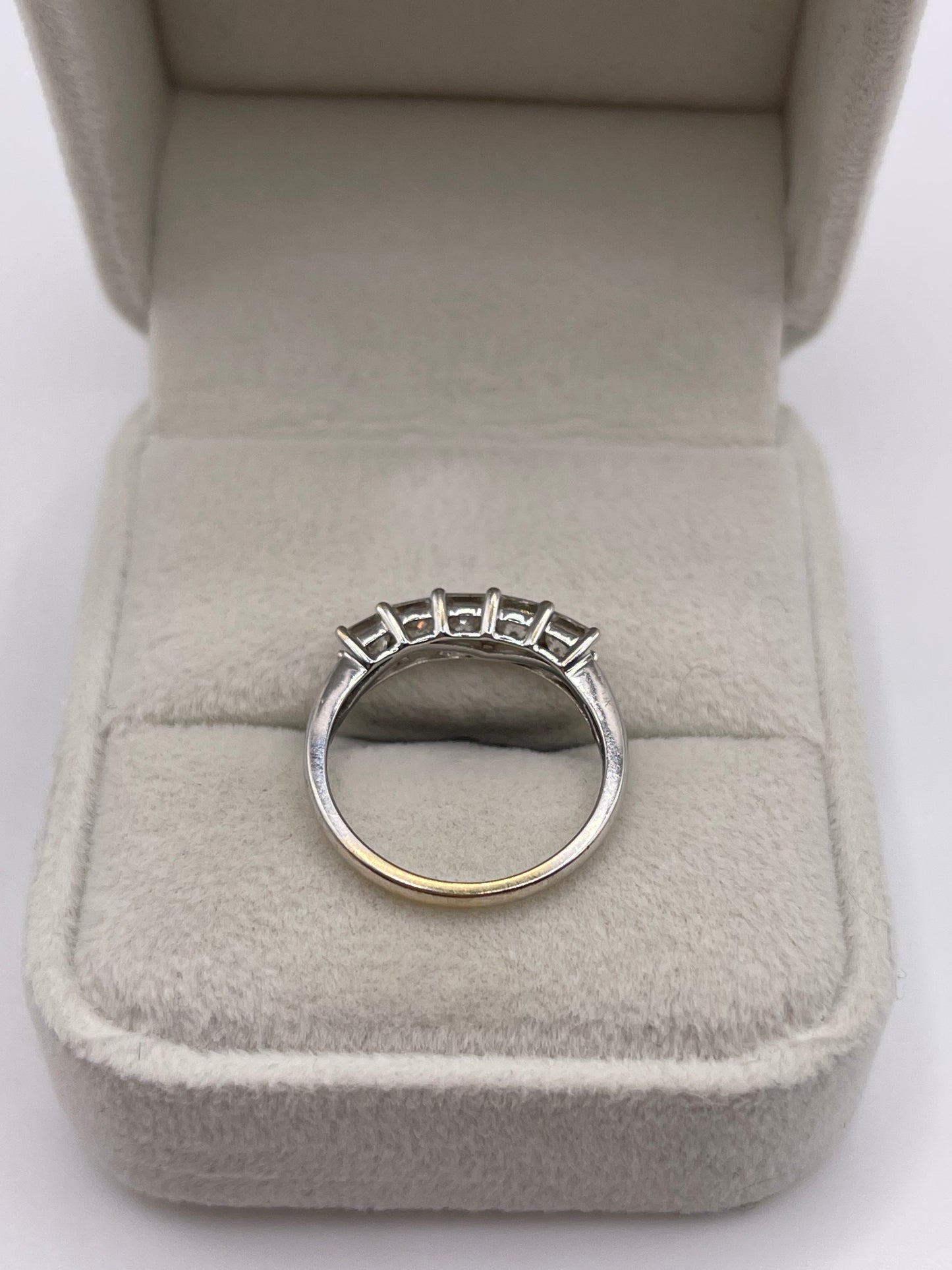 18ct white gold 1ct diamond ring
