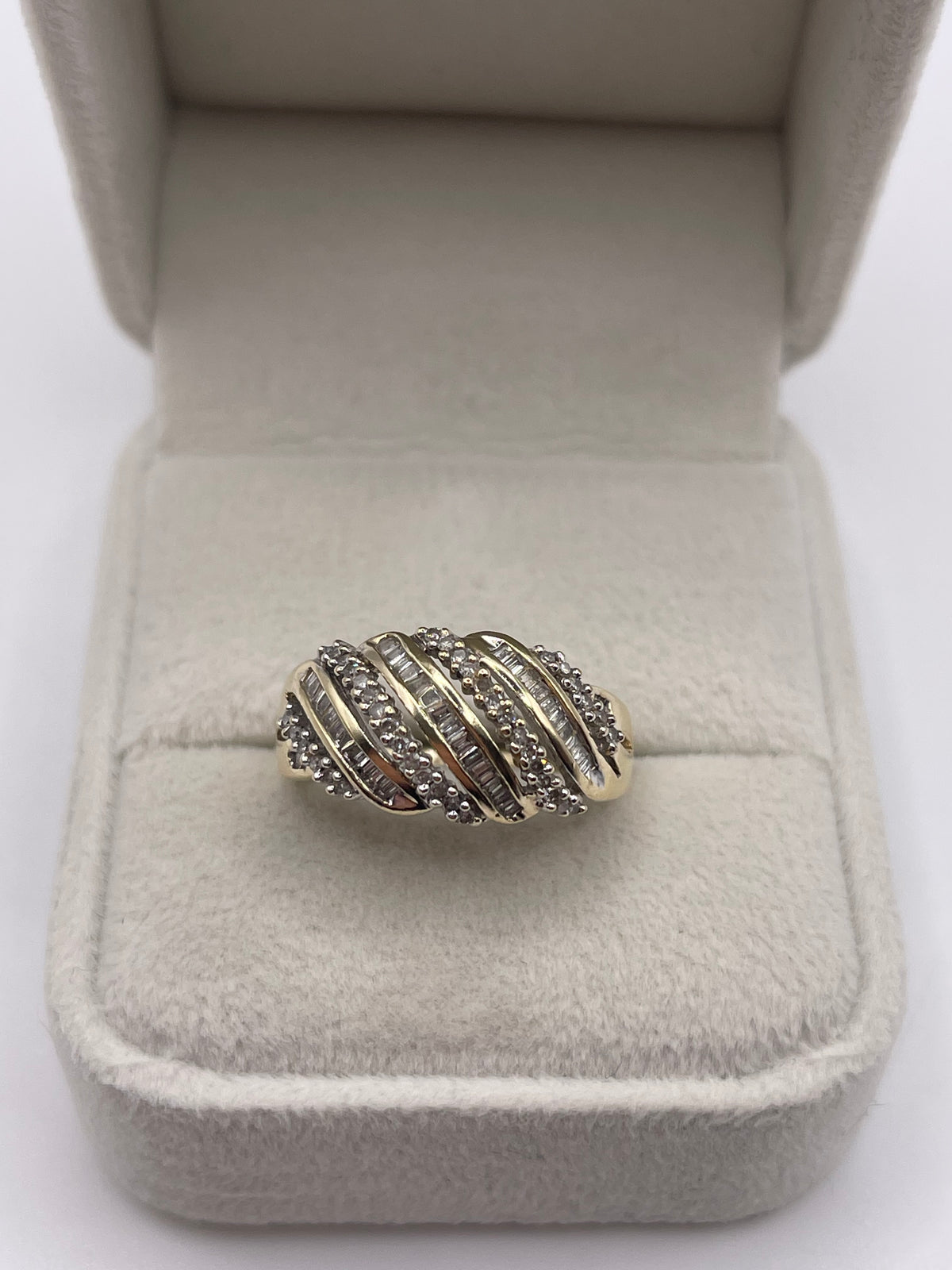 9ct gold diamond cluster ring