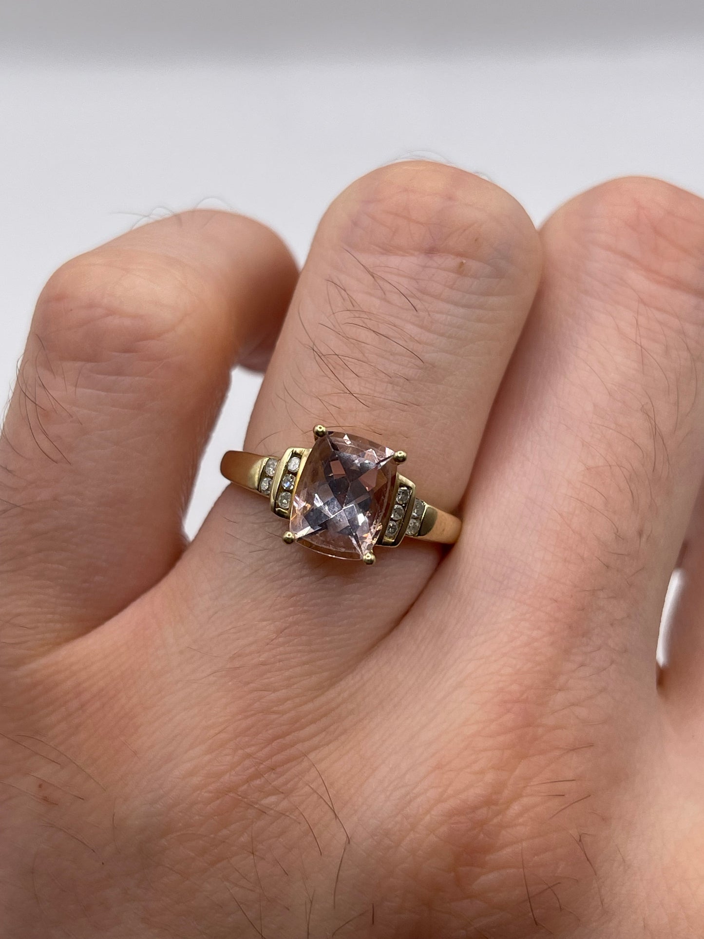 9ct gold morganite and diamond ring