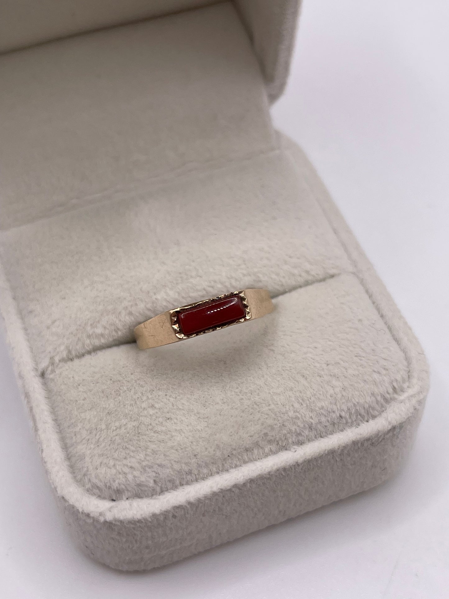 9ct gold carnelian ring