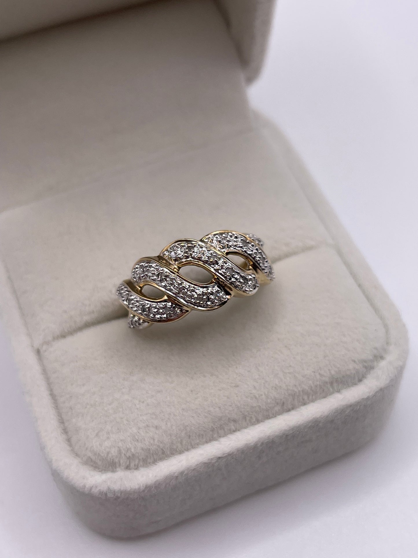 9ct gold diamond ring