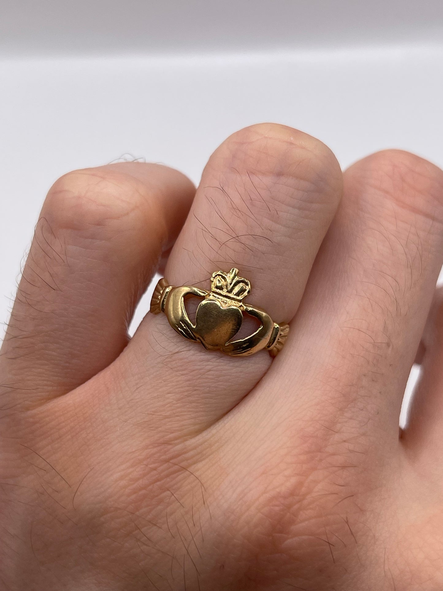 9ct gold claddagh ring