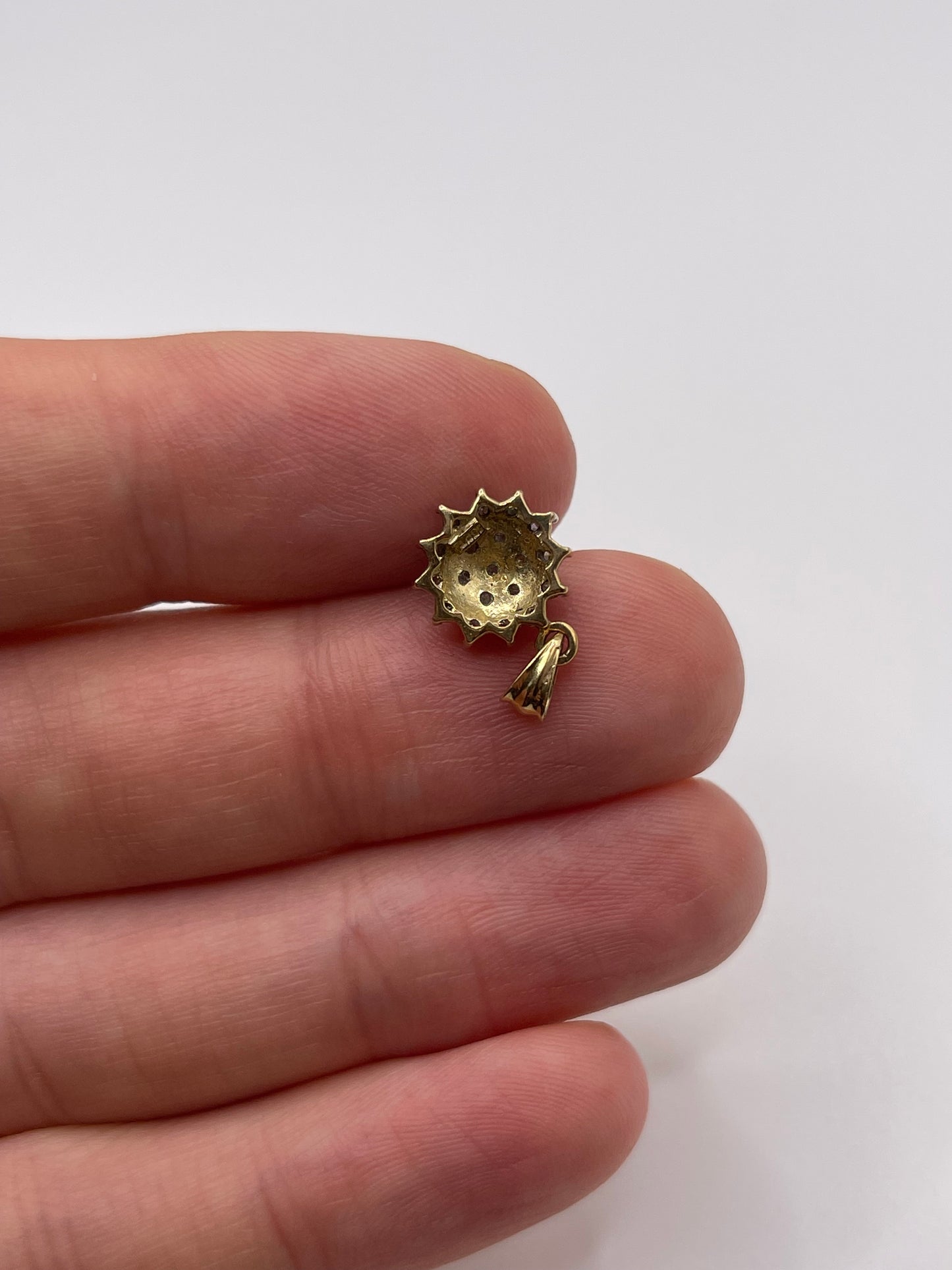 9ct gold diamond cluster pendant
