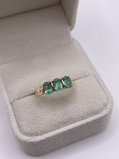 9ct gold emerald and diamond ring
