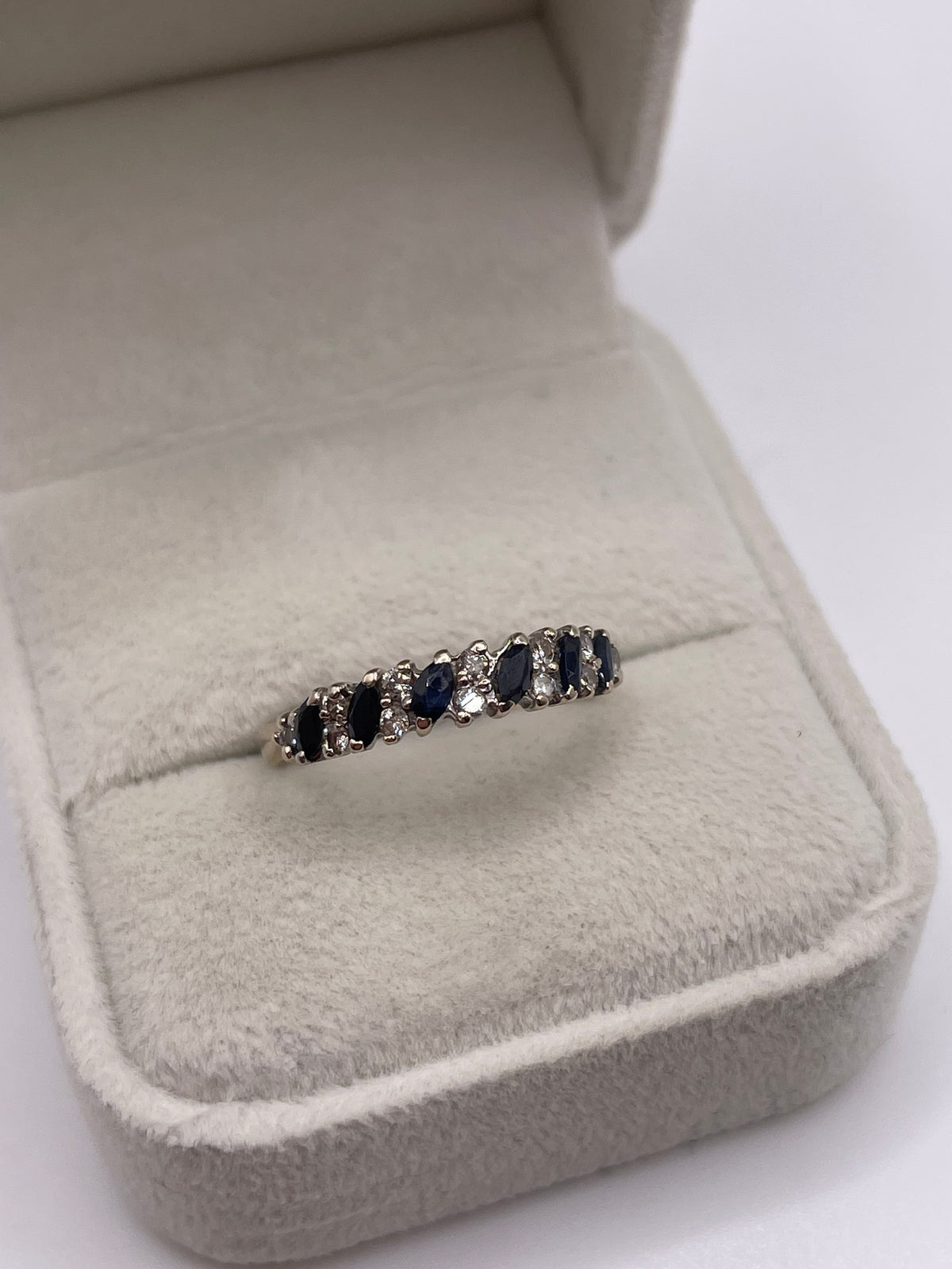18ct white gold sapphire and diamond ring