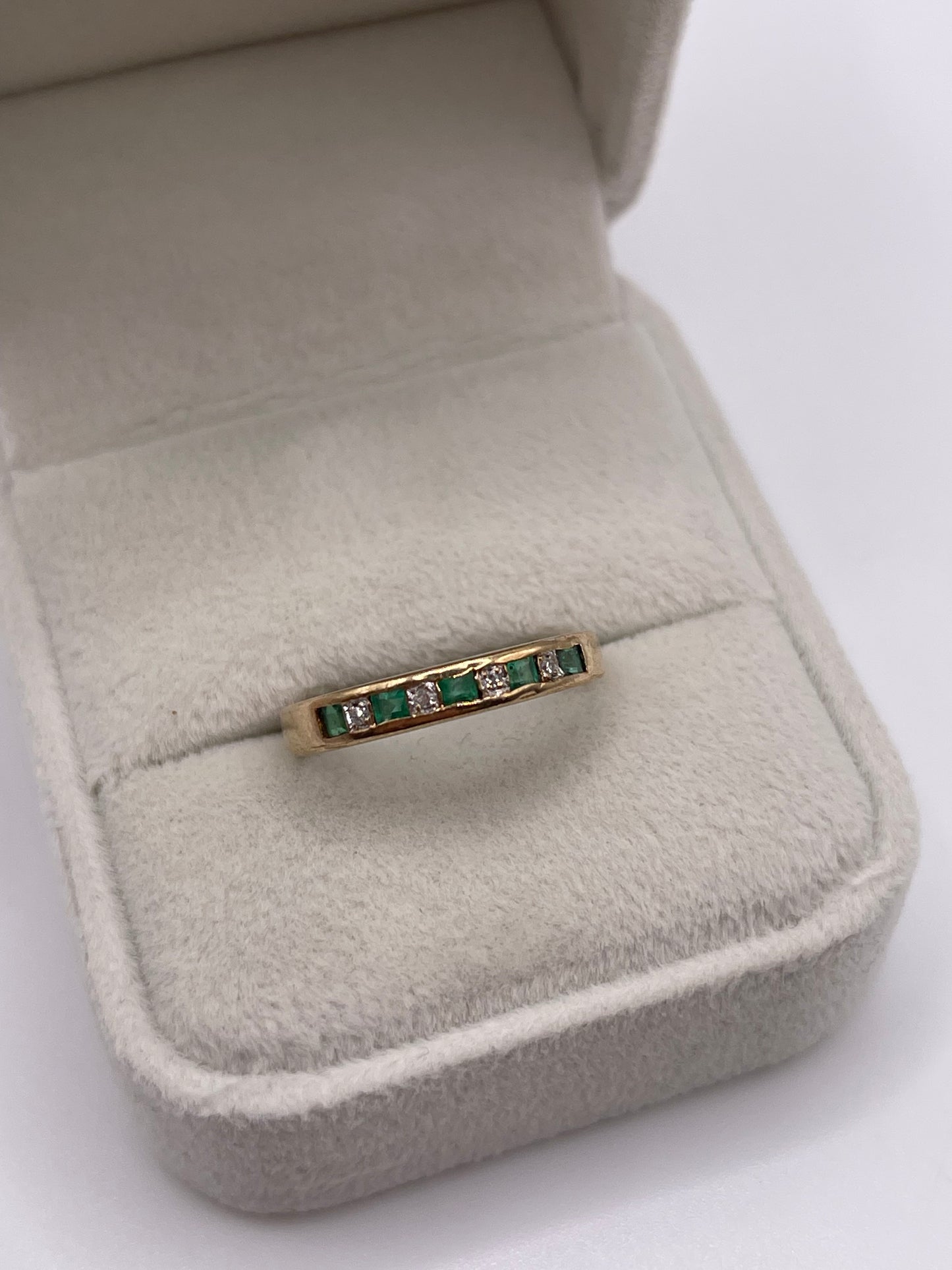 9ct gold emerald and diamond ring