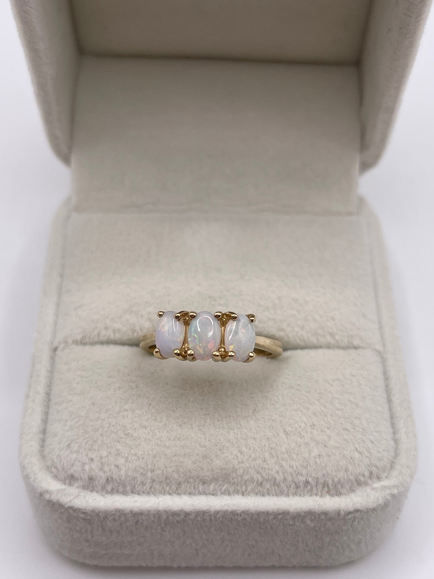 9ct gold opal ring