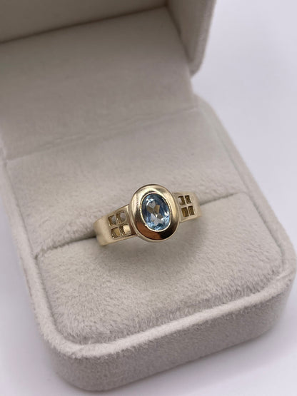 9ct gold blue topaz ring
