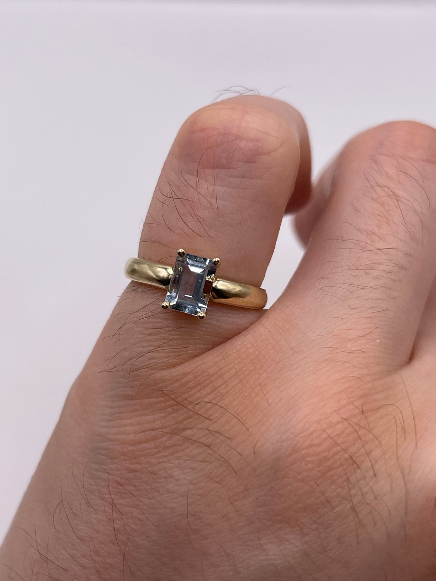 9ct gold aquamarine ring
