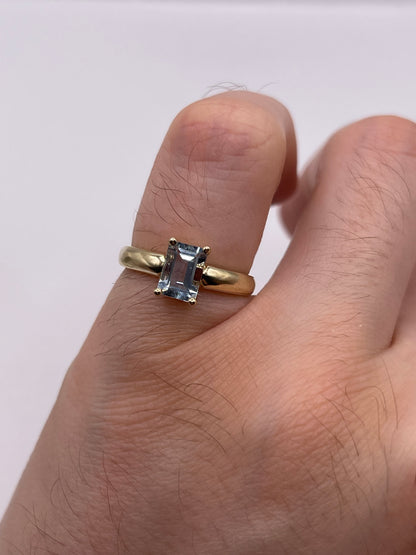 9ct gold aquamarine ring