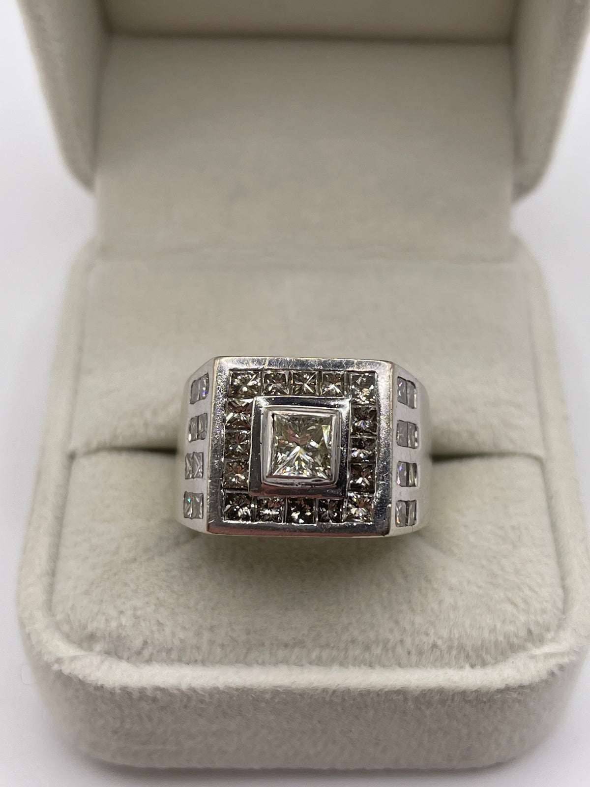 14ct white gold diamond cluster ring