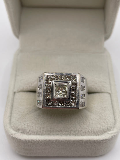 14ct white gold diamond cluster ring