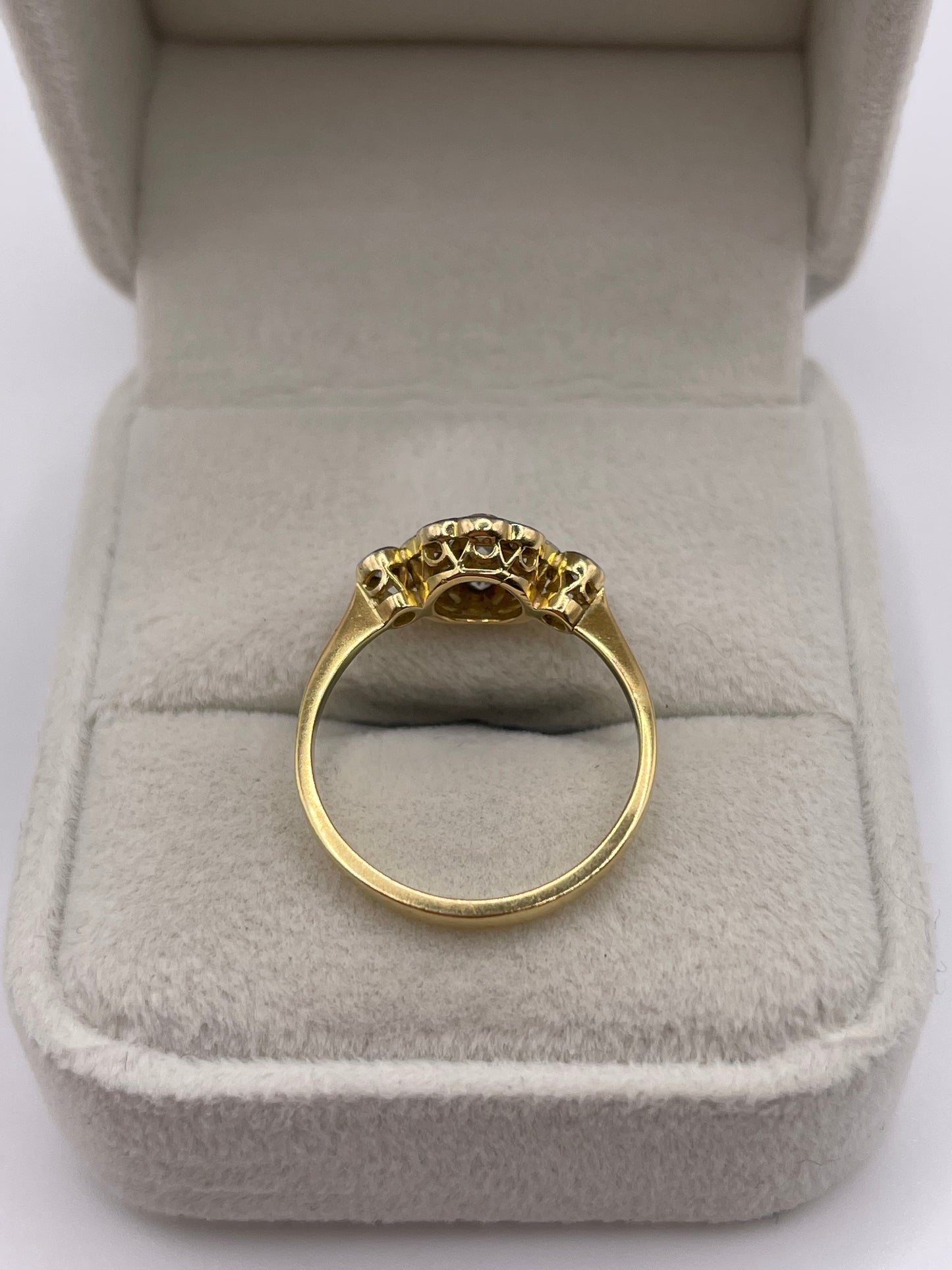 18ct gold diamond cluster ring
