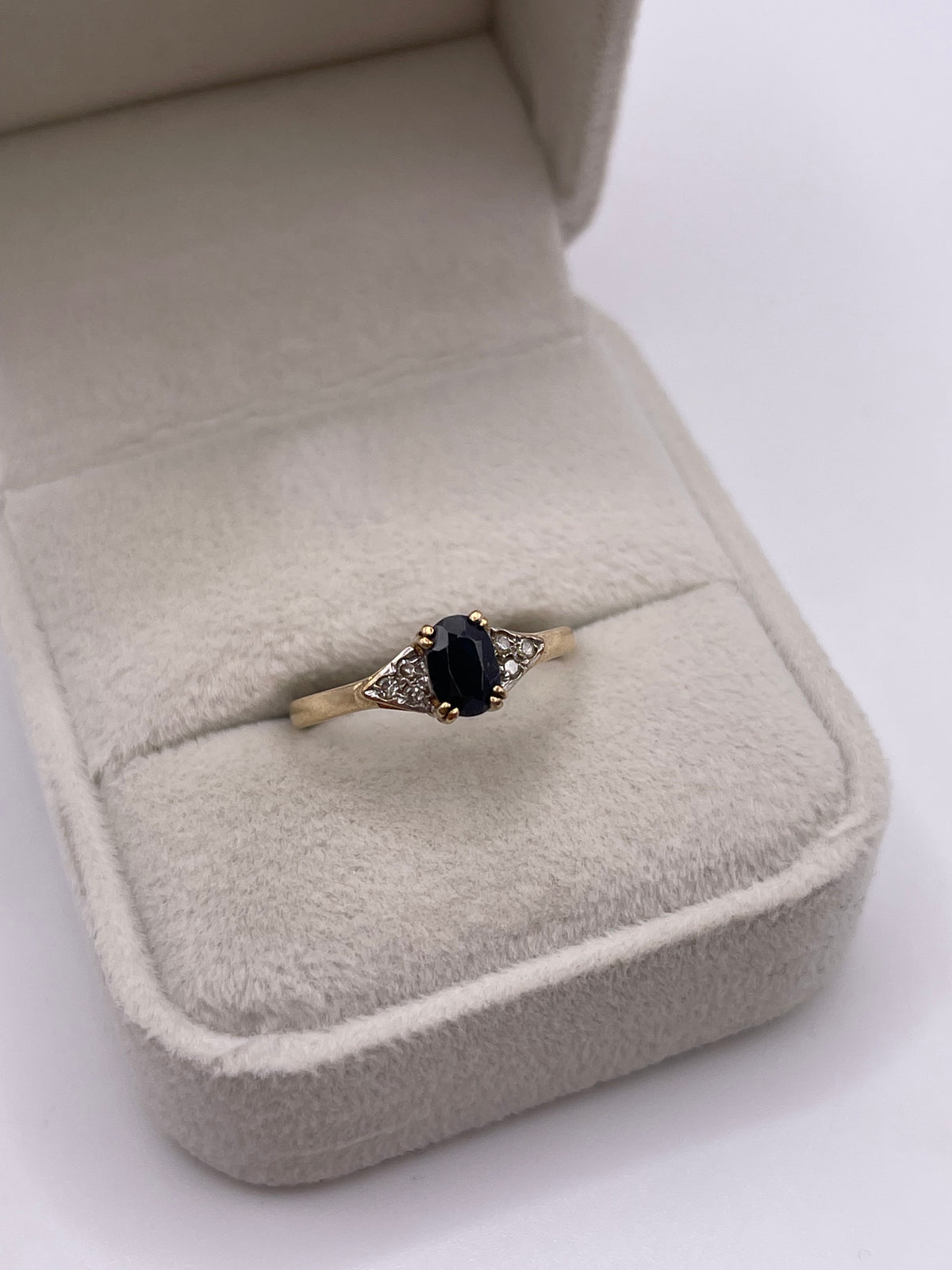 9ct gold sapphire and diamond ring
