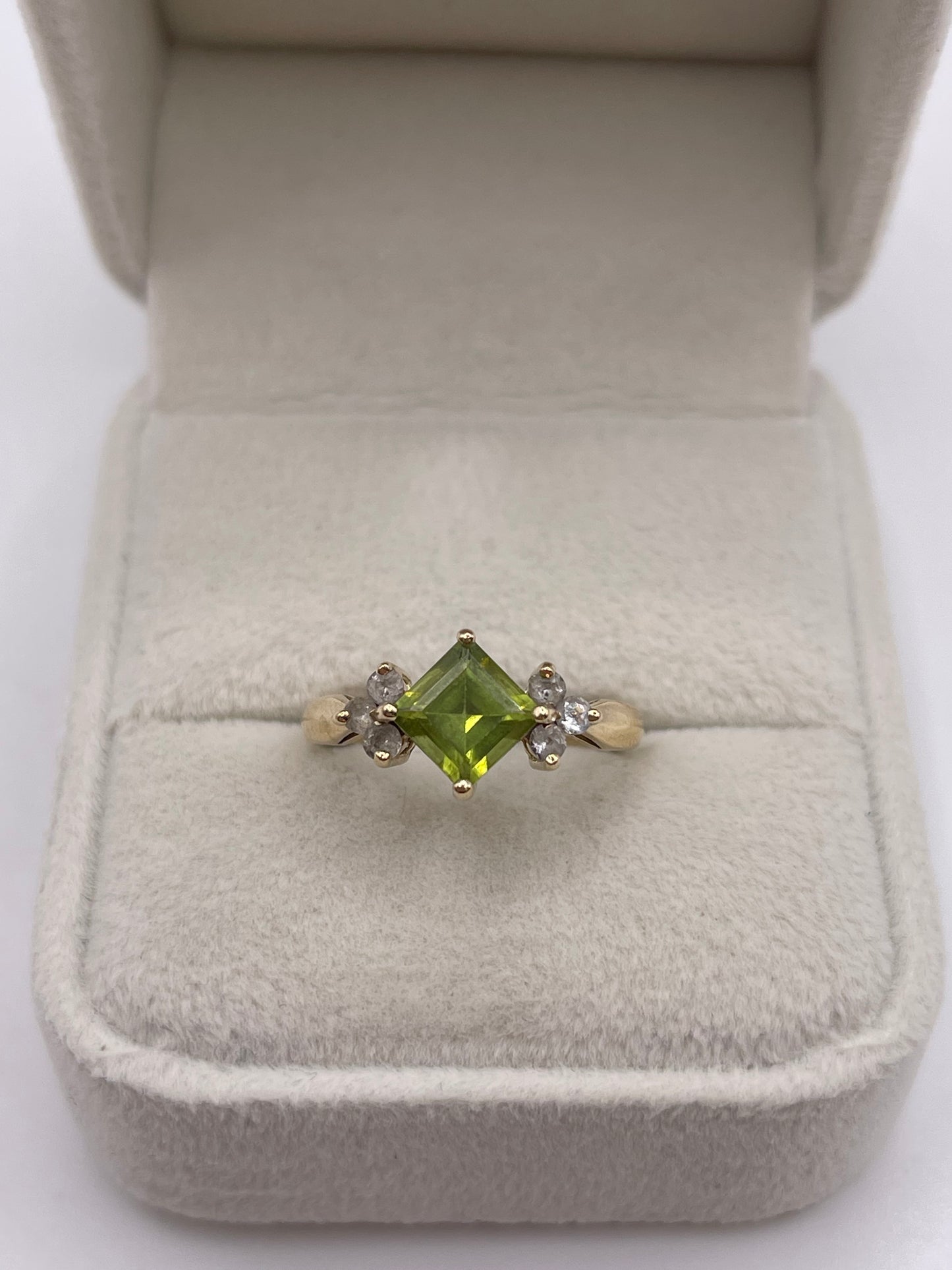 9ct gold peridot and topaz ring
