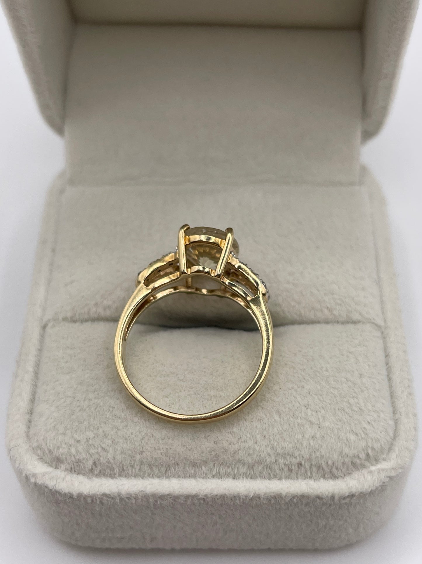 9ct gold quartz and diamond ring